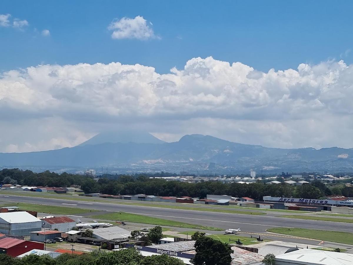 Ferienwohnung Amazing Aircrafts Views In Front Of Airport Guatemala-Stadt Exterior foto