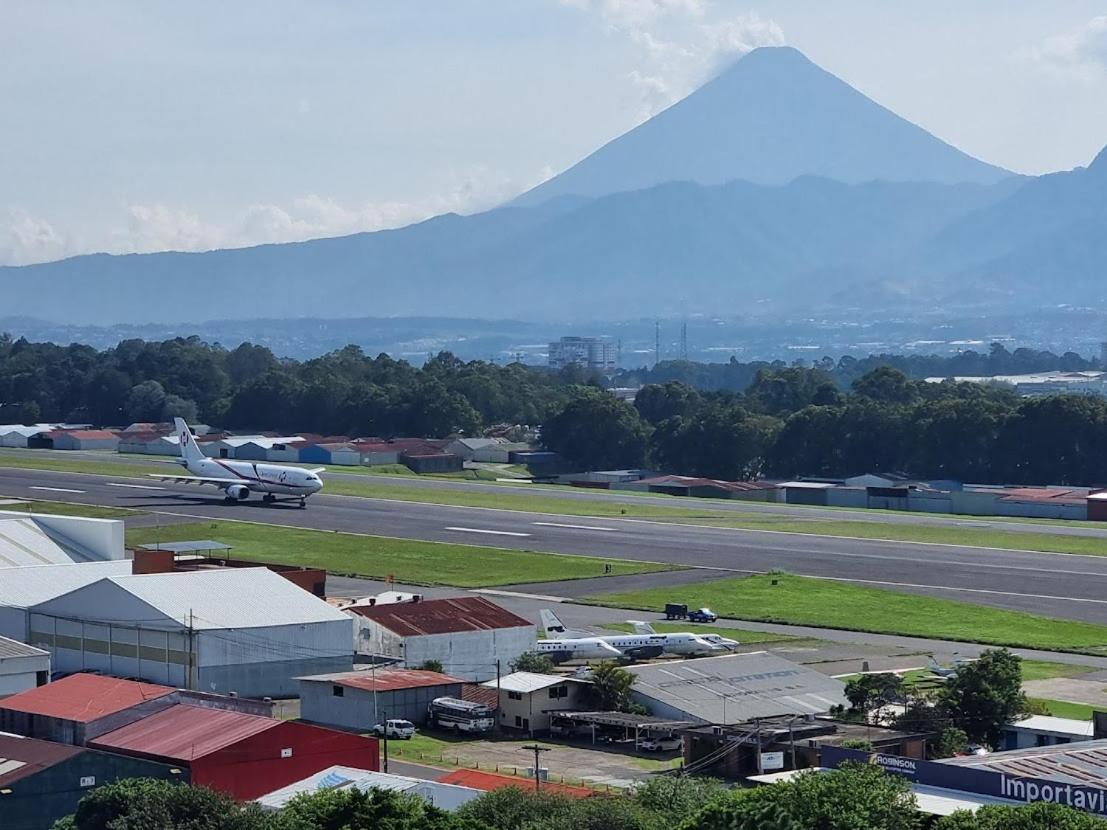 Ferienwohnung Amazing Aircrafts Views In Front Of Airport Guatemala-Stadt Exterior foto