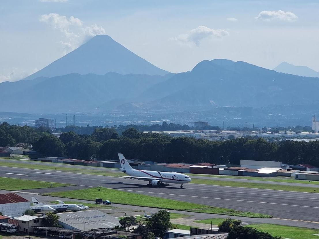 Ferienwohnung Amazing Aircrafts Views In Front Of Airport Guatemala-Stadt Exterior foto