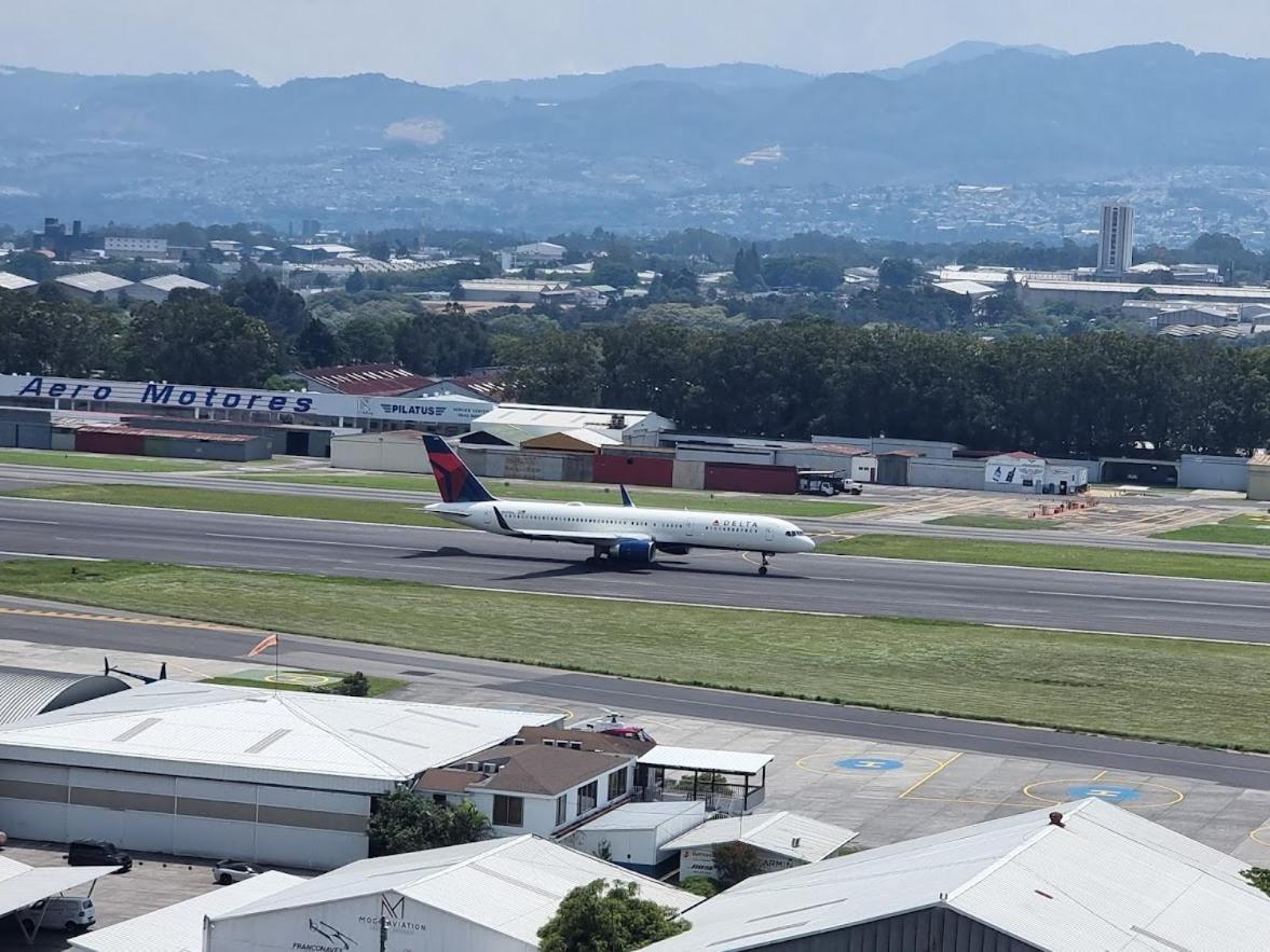 Ferienwohnung Amazing Aircrafts Views In Front Of Airport Guatemala-Stadt Exterior foto